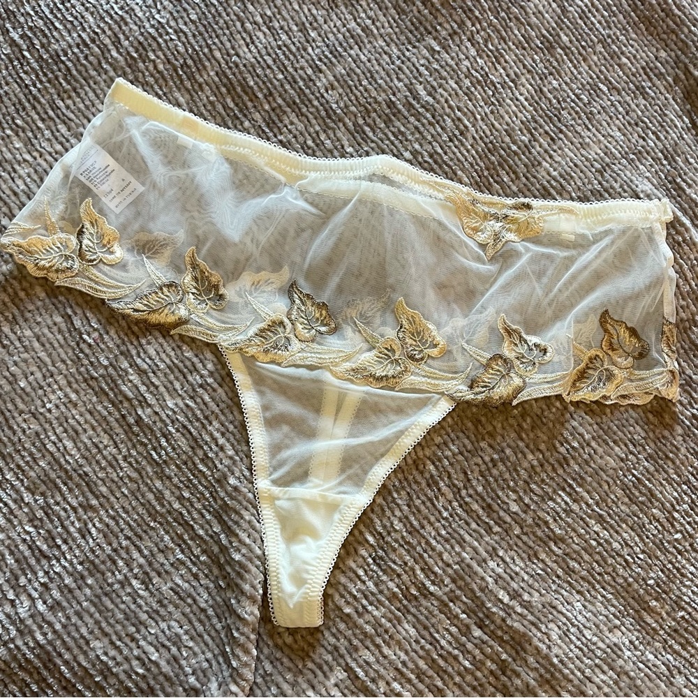 New Rigby and Peller Hipster Thong Ivory and Gold | size XL